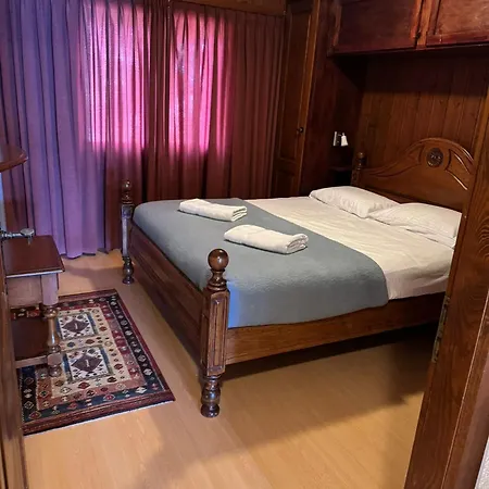 Cosy 2-bed With Pool, Centre Apartment *