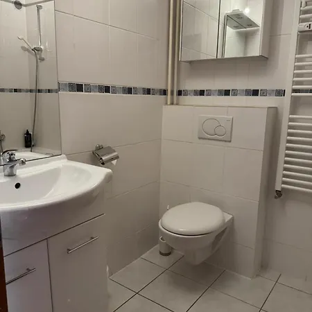 Cosy 2-bed With Pool, Centre