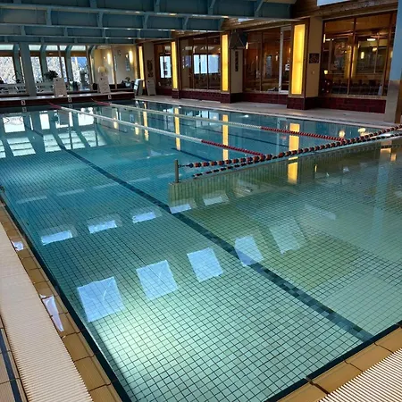 Cosy 2-bed With Pool, Centre Apartment *